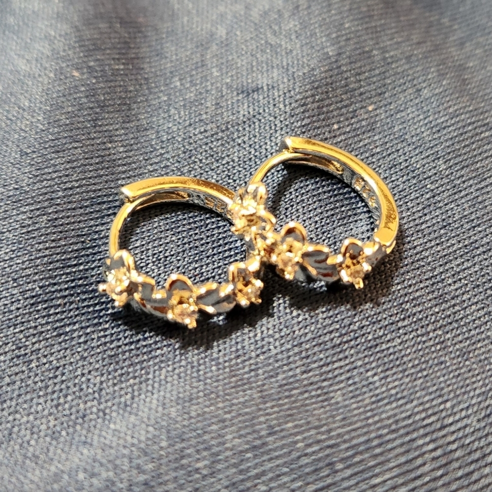 Dainty Silver Flower 925 earrings 🌸